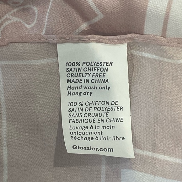 Glossier Pink Scarf - Limited Edition 2020 - Picture 4 of 4